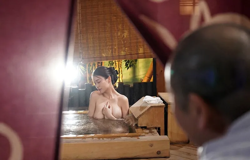 Ba mẹ con rủ nhau khởi nghiệp còn đeo cả chim giả để chơi